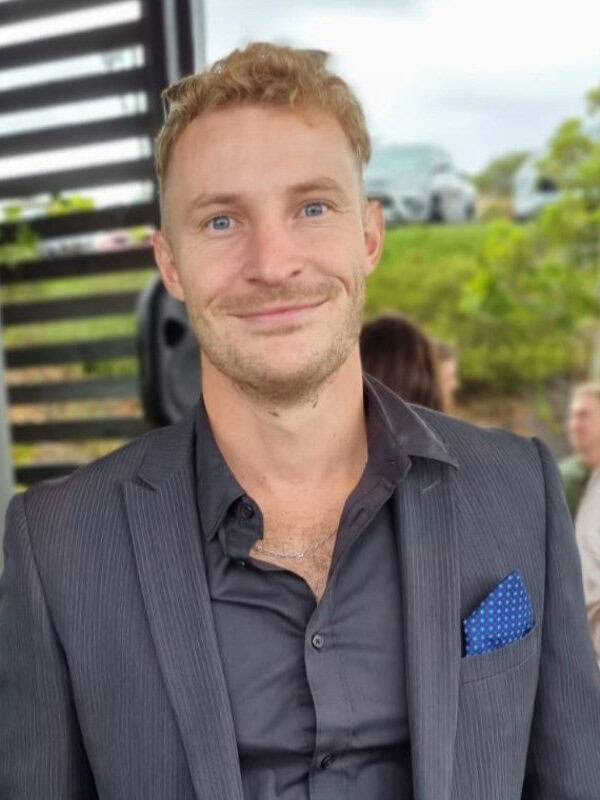Db Linkedin Pfp 1 Aspect Ratio 3 4